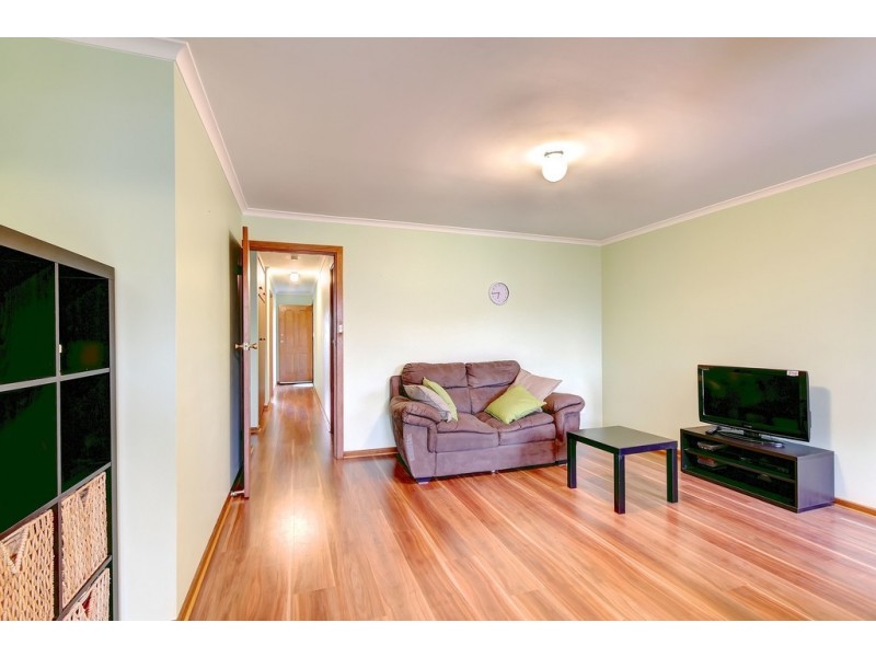 1/8 Jacqueline Avenue, Woodcroft SA 5162