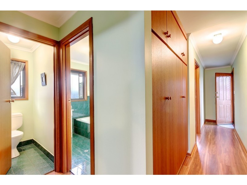 1/8 Jacqueline Avenue, Woodcroft SA 5162