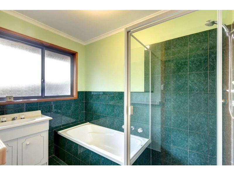 1/8 Jacqueline Avenue, Woodcroft SA 5162