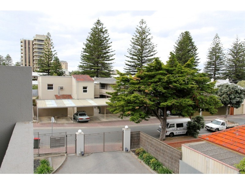11/4 Bristol Place, Glenelg South SA 5045