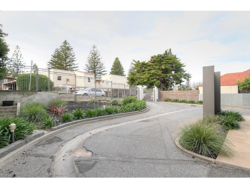 11/4 Bristol Place, Glenelg South SA 5045