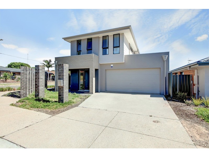 1 The Glenn, Morphett Vale SA 5162