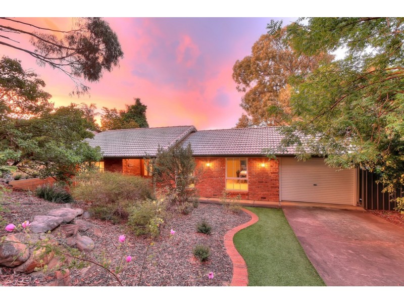 4 Stirling Avenue, Aberfoyle Park SA 5159