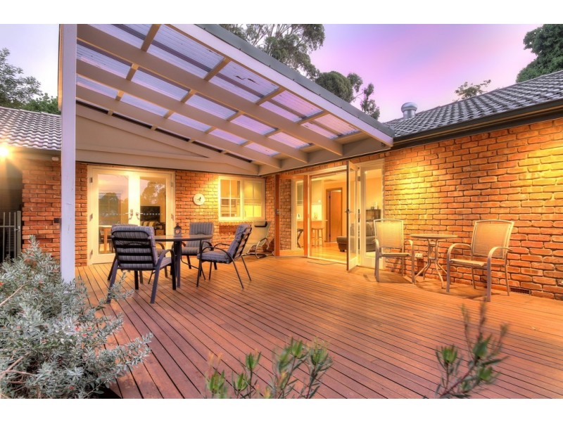 4 Stirling Avenue, Aberfoyle Park SA 5159