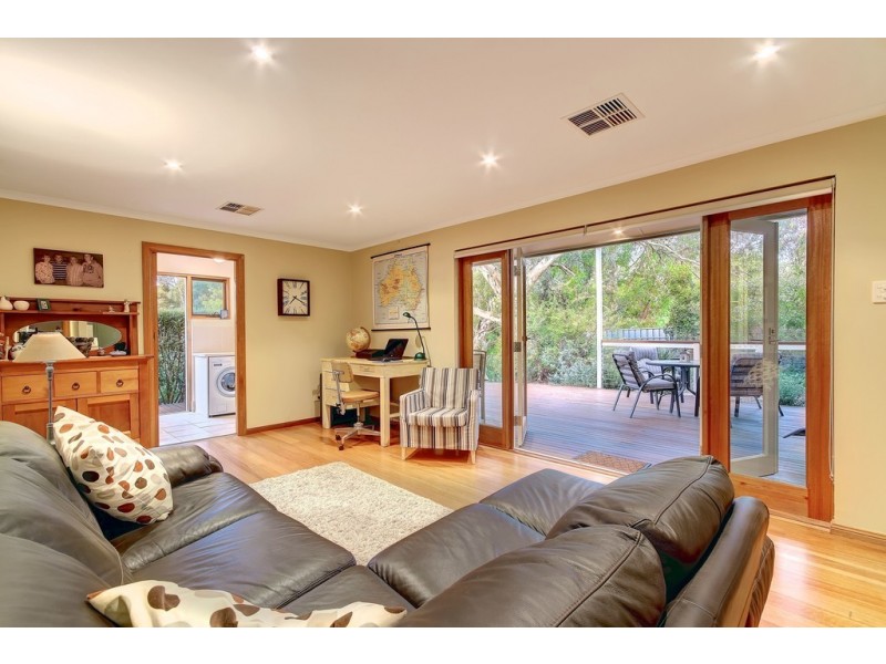 4 Stirling Avenue, Aberfoyle Park SA 5159