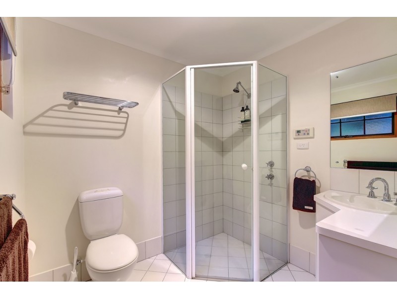 4 Stirling Avenue, Aberfoyle Park SA 5159