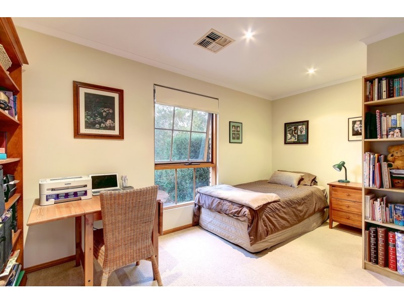 4 Stirling Avenue, Aberfoyle Park SA 5159