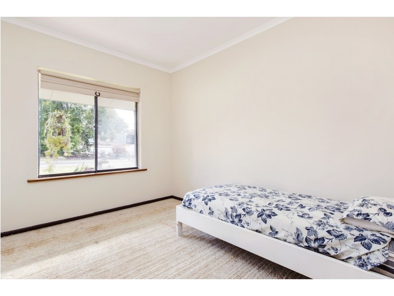 8 Molvig Court, Trott Park SA 5158