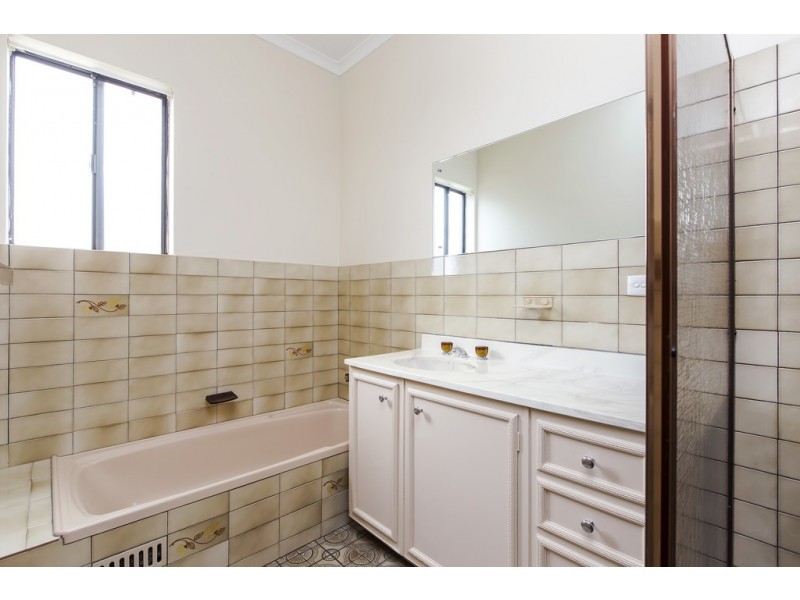 8 Molvig Court, Trott Park SA 5158