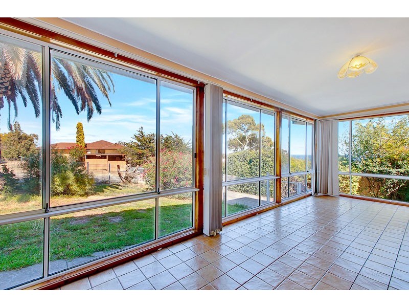 16 Gretel Crescent, Hallett Cove SA 5158