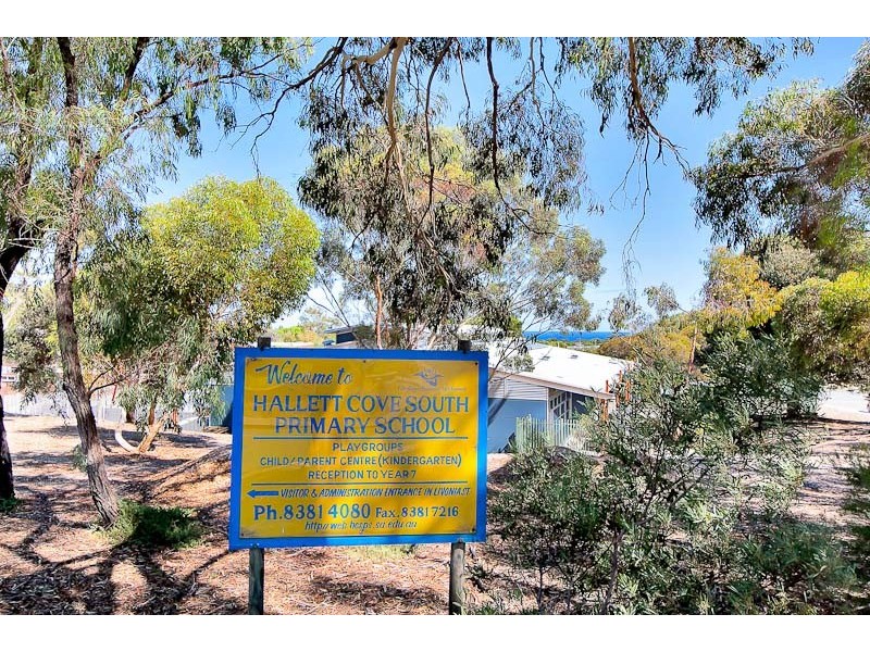 16 Gretel Crescent, Hallett Cove SA 5158