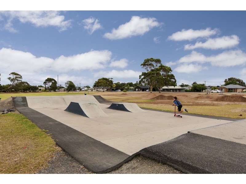 18b Kitto Crescent, Aldinga Beach SA 5173