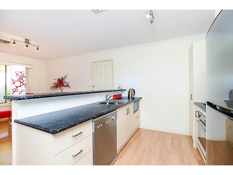 2/2 Olivier Terrace, Hallett Cove SA 5158