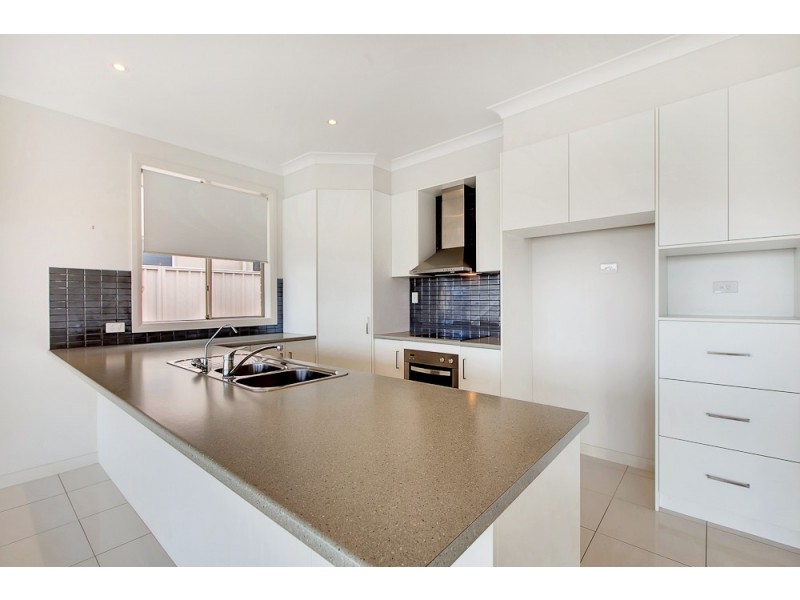 11 Blanche Parade, Hindmarsh Island SA 5214