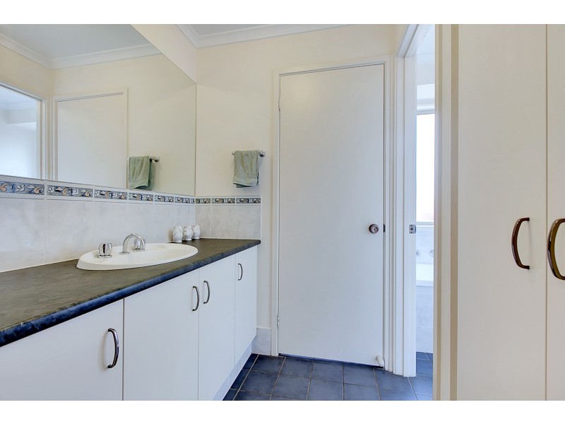 8 Sameden Drive, Noarlunga Downs SA 5168