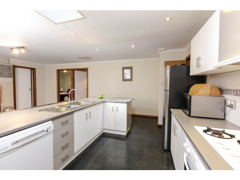 137 Perry Barr Road, Hallett Cove SA 5158
