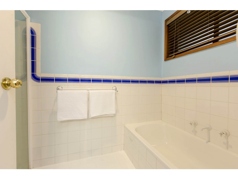 137 Perry Barr Road, Hallett Cove SA 5158