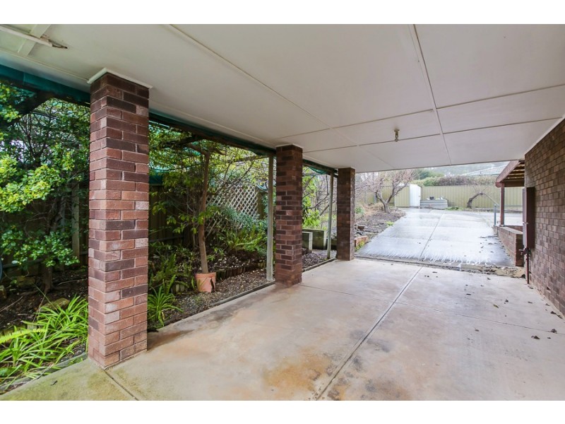 32 Roundaway Crescent, O’halloran Hill SA 5158