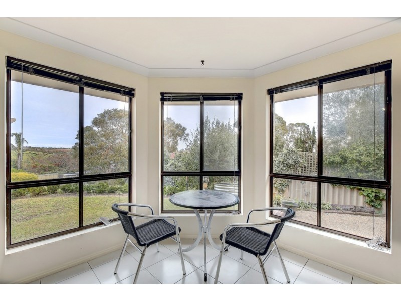 1 Columbia Court, Hallett Cove SA 5158