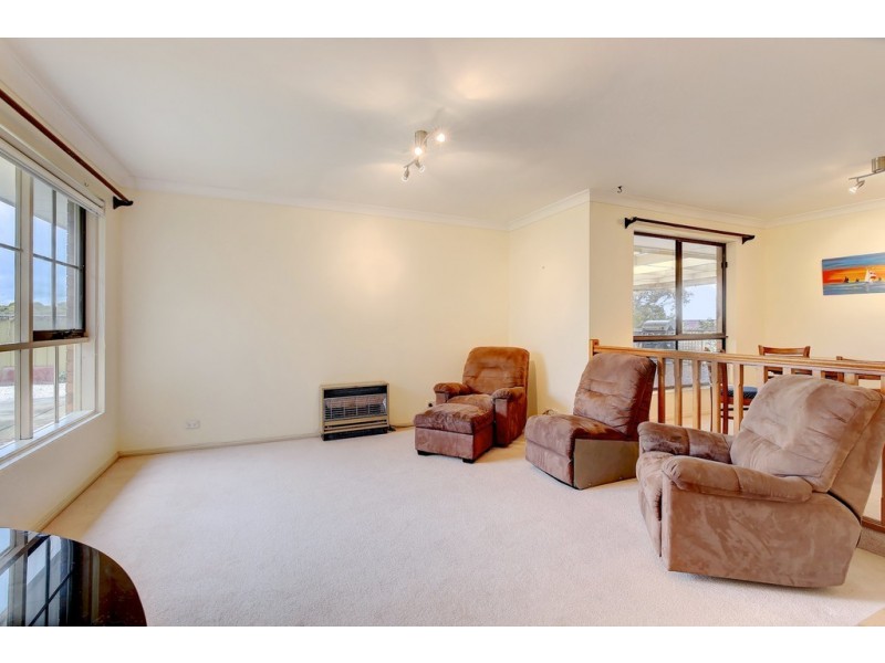 1 Columbia Court, Hallett Cove SA 5158