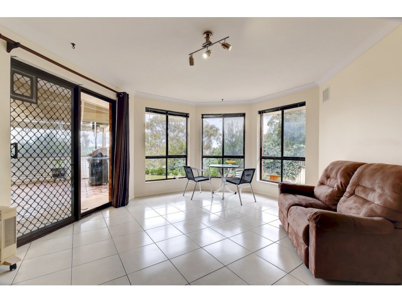 1 Columbia Court, Hallett Cove SA 5158