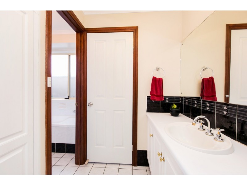 28 Worthing Drive, Sheidow Park SA 5158