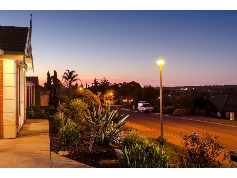 22 Gleneagles Road, Aberfoyle Park SA 5159