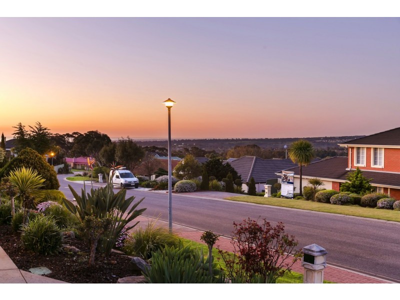 22 Gleneagles Road, Aberfoyle Park SA 5159