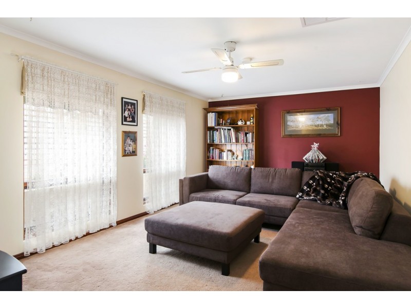 24 Woocalla Street, O’sullivan Beach SA 5166