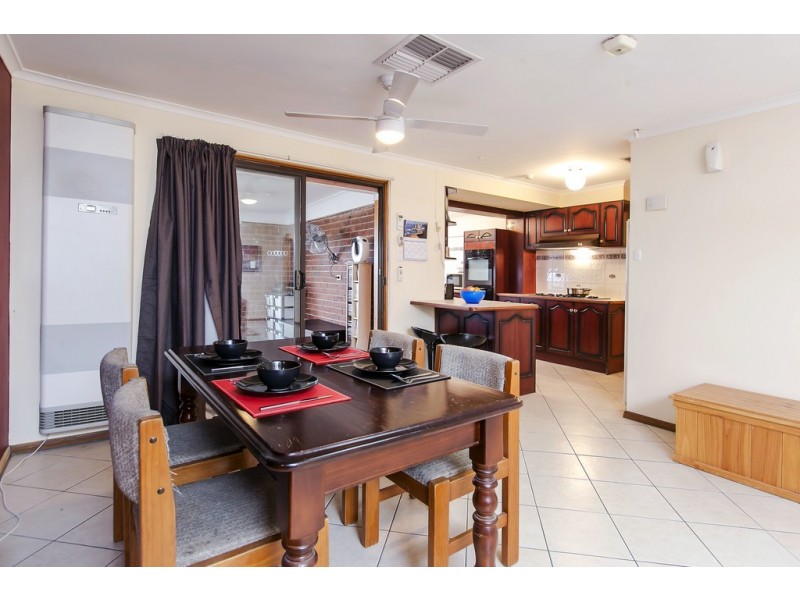 24 Woocalla Street, O’sullivan Beach SA 5166