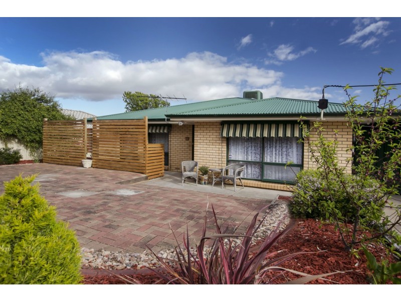 24 Woocalla Street, O’sullivan Beach SA 5166