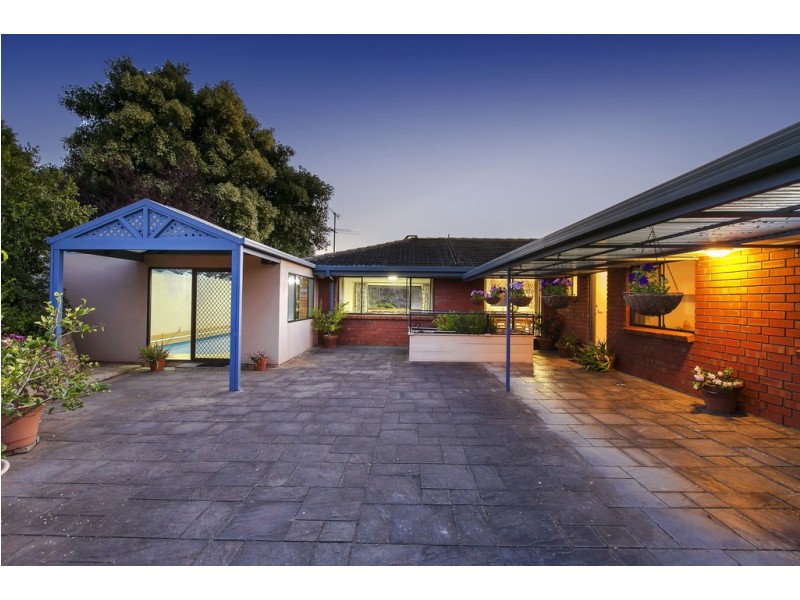 4 Heather Drive, Coromandel Valley SA 5051