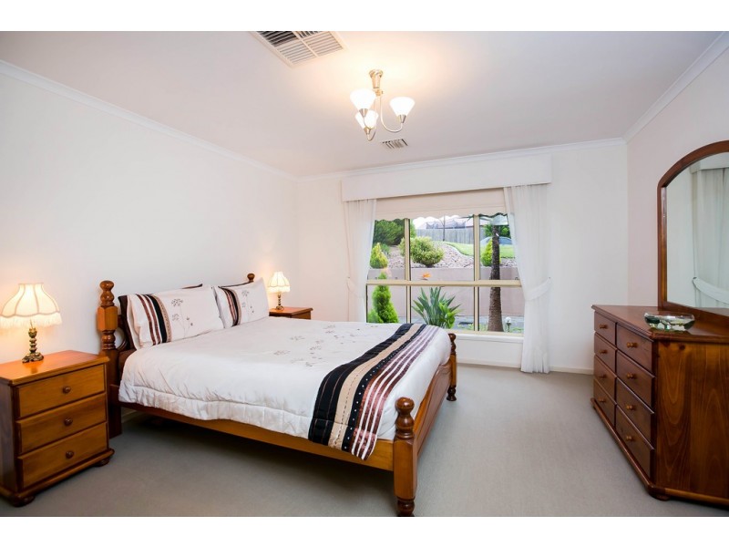 15 Esperance Boulevard, Seaford Rise SA 5169