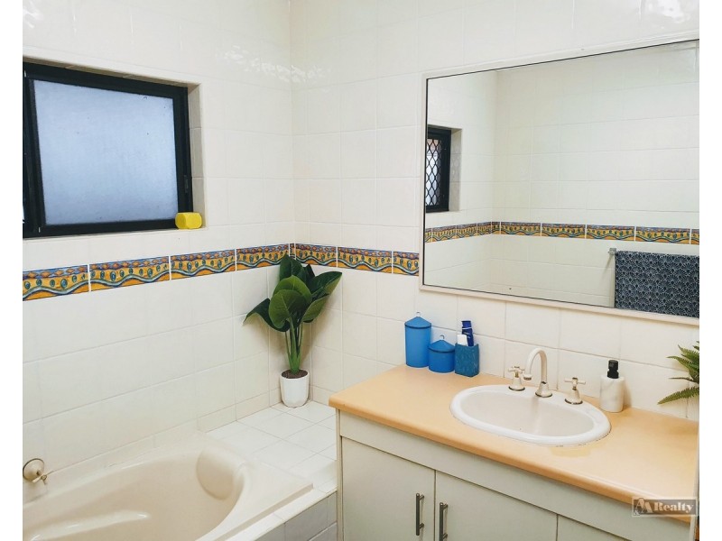 6 Broad Street, Etty Bay QLD 4858