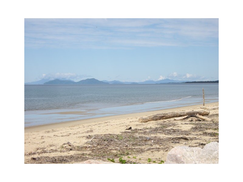 Cowley Beach QLD 4871