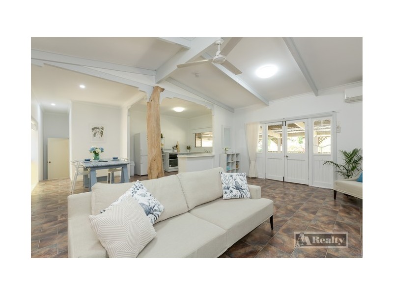 34 Maud Street, Flying Fish Point QLD 4860