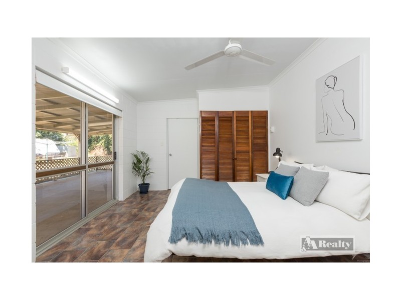 34 Maud Street, Flying Fish Point QLD 4860