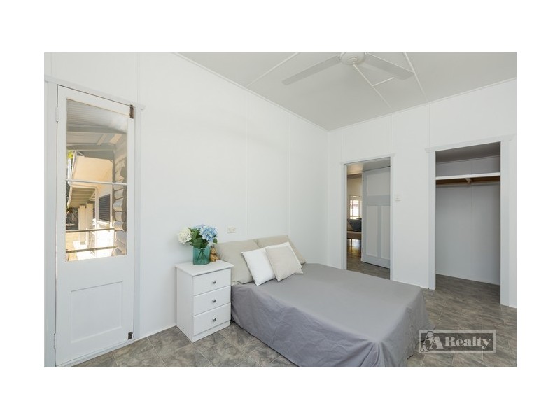 34 Maud Street, Flying Fish Point QLD 4860