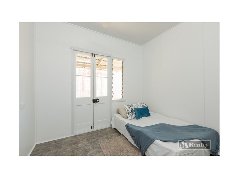 34 Maud Street, Flying Fish Point QLD 4860