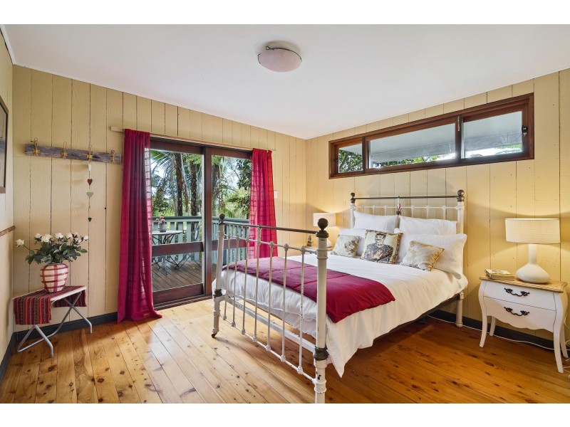 10 Glentrees Avenue, Forestville NSW 2087