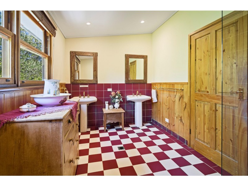 10 Glentrees Avenue, Forestville NSW 2087