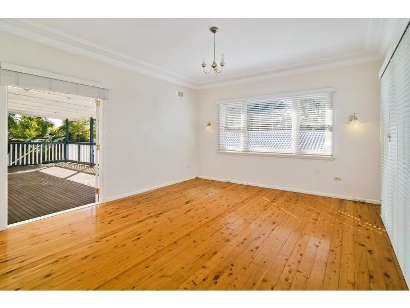 15 Alkoomie Avenue, Forestville NSW 2087