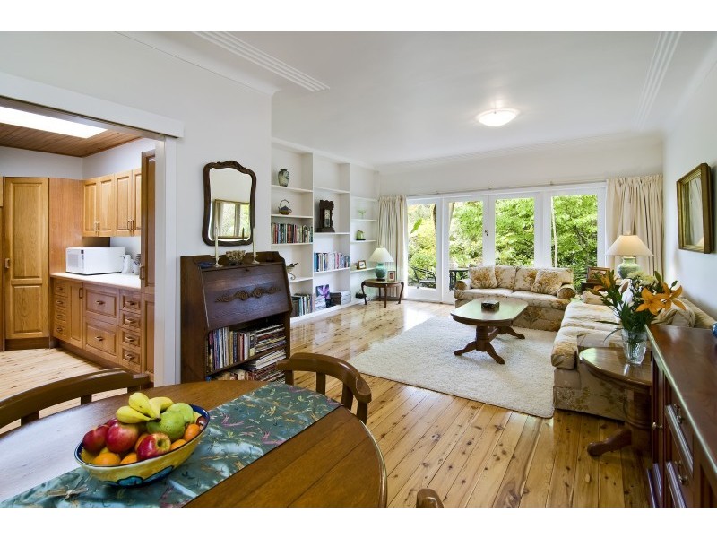 8 Bushland Avenue, Forestville NSW 2087