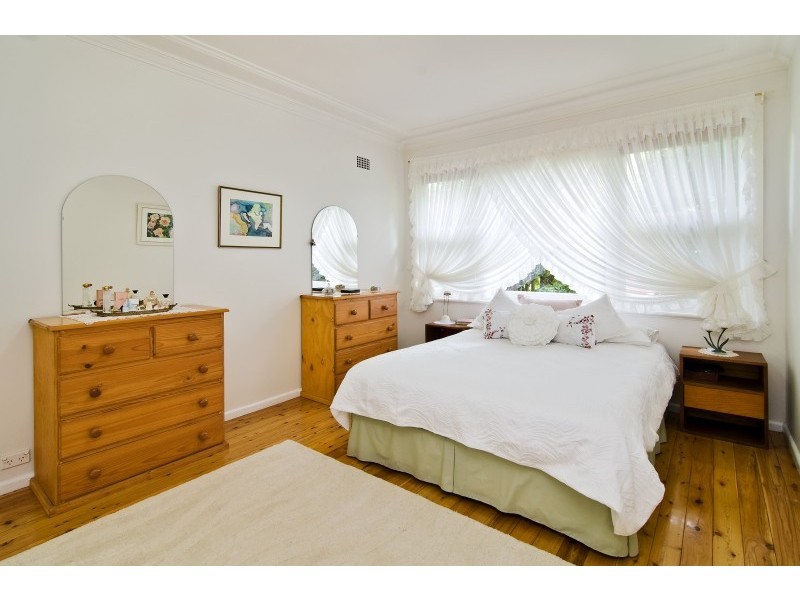 8 Bushland Avenue, Forestville NSW 2087