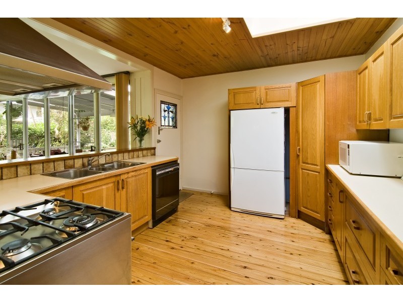 8 Bushland Avenue, Forestville NSW 2087