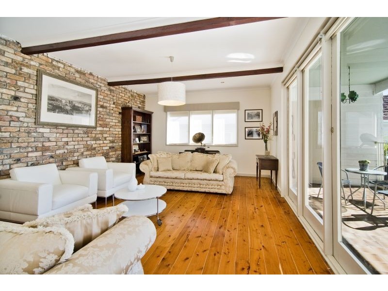 739 Warringah Rd, Forestville NSW 2087