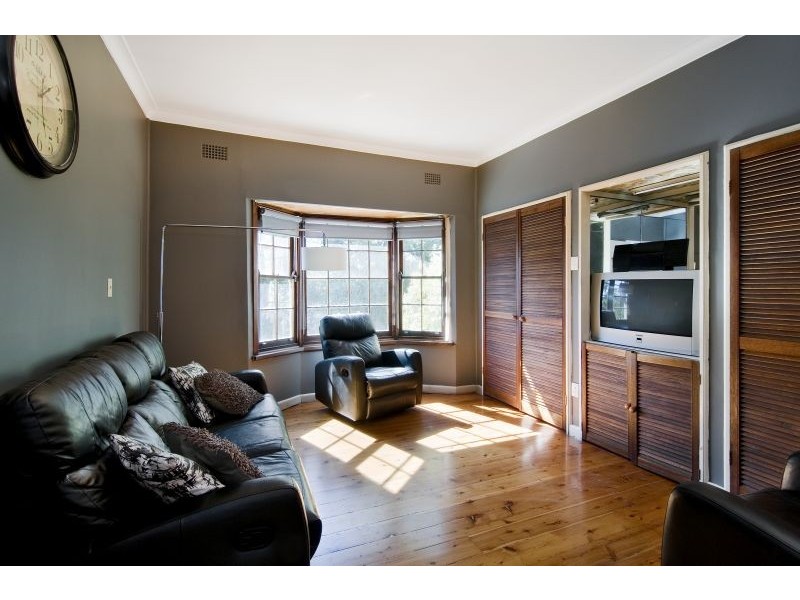 739 Warringah Rd, Forestville NSW 2087