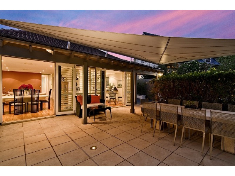 2 Roscommon Crescent, Killarney Heights NSW 2087