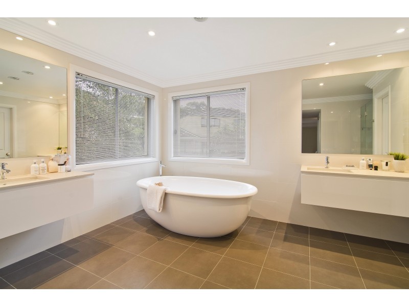 6 Carnarvon Drive, Frenchs Forest NSW 2086