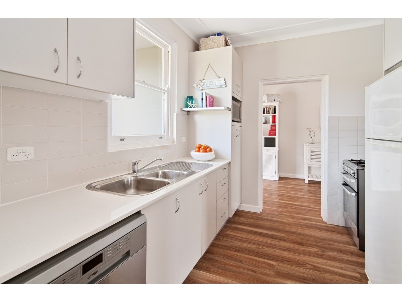 17 Walkom Avenue, Forestville NSW 2087